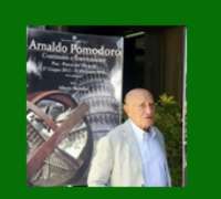 Mostra di Arnaldo Pomodoro a Pisa in Piazza del Duomo