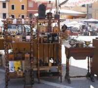 Mercato dell'antiquariato a Bientina Pisa